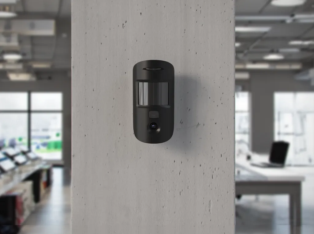 Lifestyle - Ajax MotionCam U Jeweller-store-black.webp