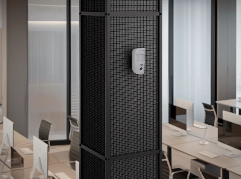 Lifestyle - Ajax MotionCam U Jeweller-office-white.webp